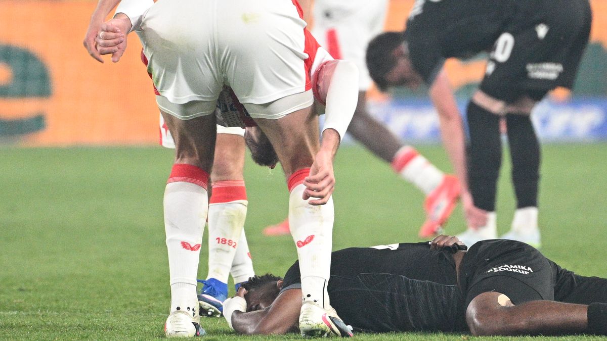 Další šílený exces! Chorý plivnul na bývalého spoluhráče a šel pod sprchy