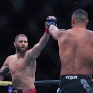 Jiří Procházka (vlevo) v souboji s Carlosem Ulbergem.