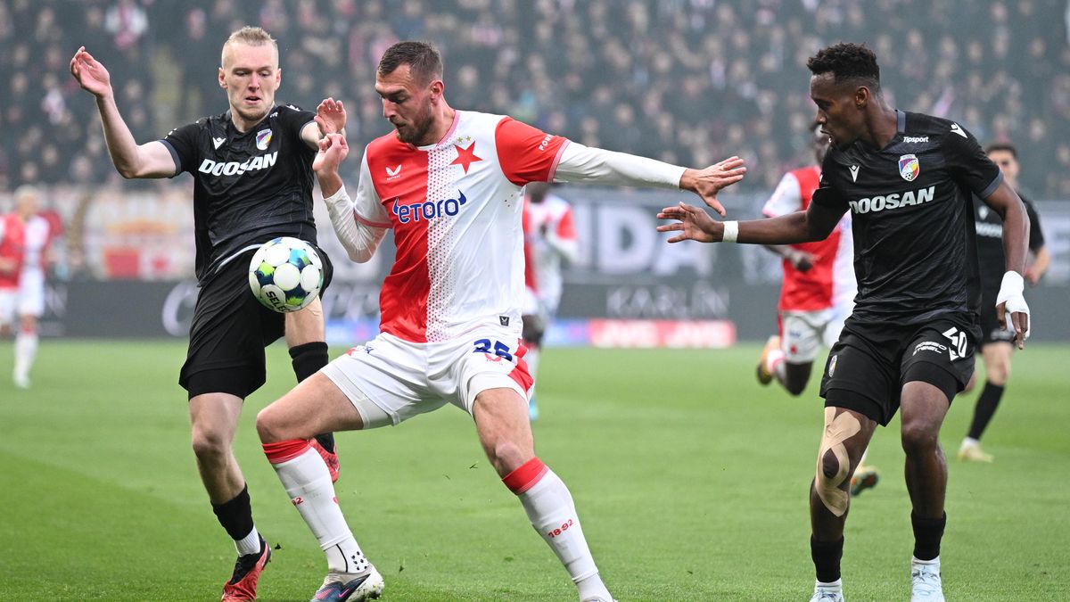 FOTBAL ONLINE: Chorý začne na lavičce, Slavia se chystá na liberecké peklo. Baník udolal Artis