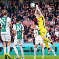 Brankář Jablonce Klemen Mihelak během utkání fotbalové ligy na Spartě. 