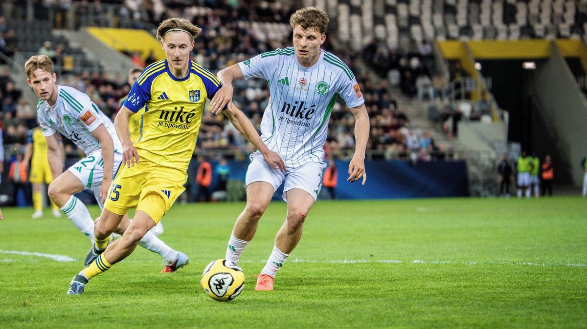 Exkluzivní gól bývalého sparťana z poloviny hřiště. Brankář skončil na kolenou