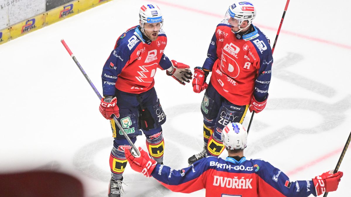 HOKEJ ONLINE: Videomomenty. Dynamo drží těsný náskok, Sikora trefil tyčku