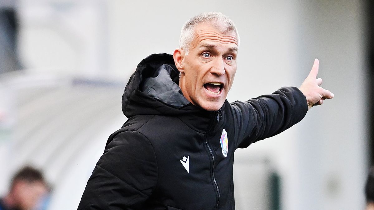 Ostuda, katastrofa, zoufalost! Zdrcený Hyský se omluvil fanouškům Plzně za kolaps s Pardubicemi