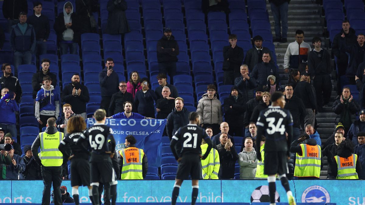 Zoufalá Chelsea. Šílenější šňůru nezažila sto let, fandové volají po ruském majiteli