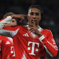 Michael Olise z Bayernu se raduje z vyrovnávací trefy proti PSG.