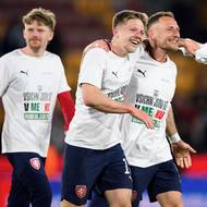 Pavel Šulc, Lukáš Červ a Vladimír Coufal oslavují postup.