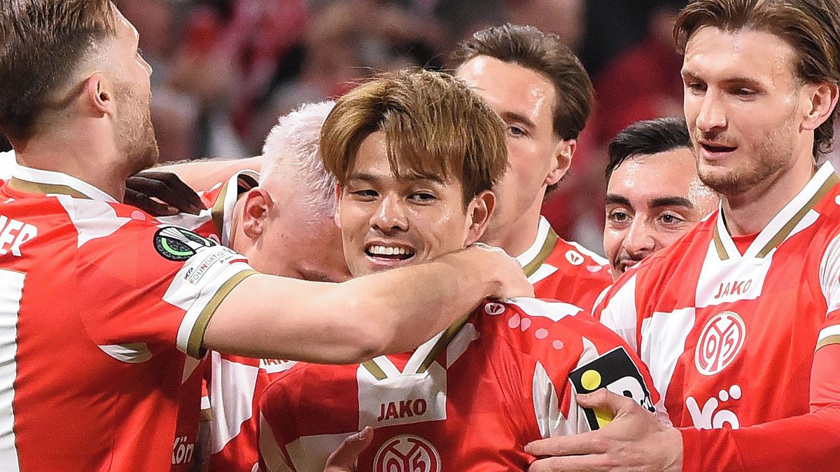 Nejlepší hráč v Konferenční lize. V Mohuči velebí Japonce, který uhranul i Janotku