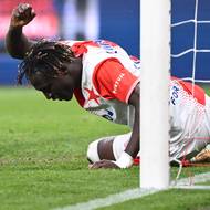 Youssoupha Sanyang ze Slavie při u tkání s Plzní. 