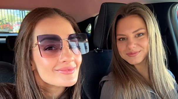 Krátké šaty, podpatky a zbraň. Biatlonová senzace ze ZOH oslnila v TV