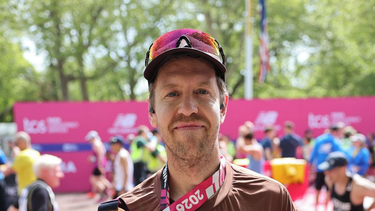 Vettel zazářil při maratonu v Londýně, jiný šampion běžel v motocyklové kombinéze