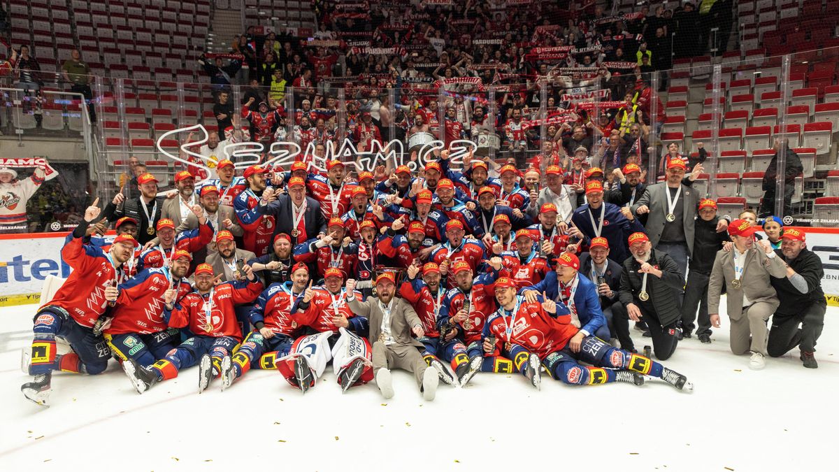 SESTŘIH: Pardubice jsou po čtrnácti letech mistry extraligy! Titul vystřelil Červenka