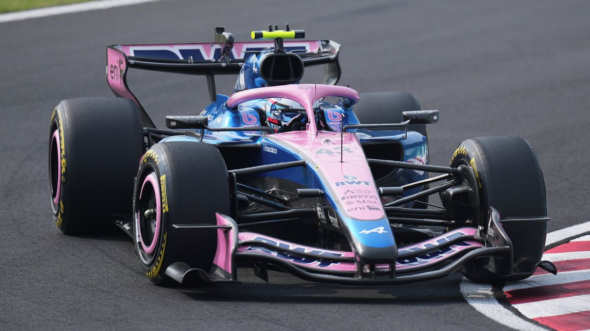 Stáj Alpine se tvrdě vyhradila proti urážkám jezdců na sociálních sítích. Odmítá i nařčení z protekce