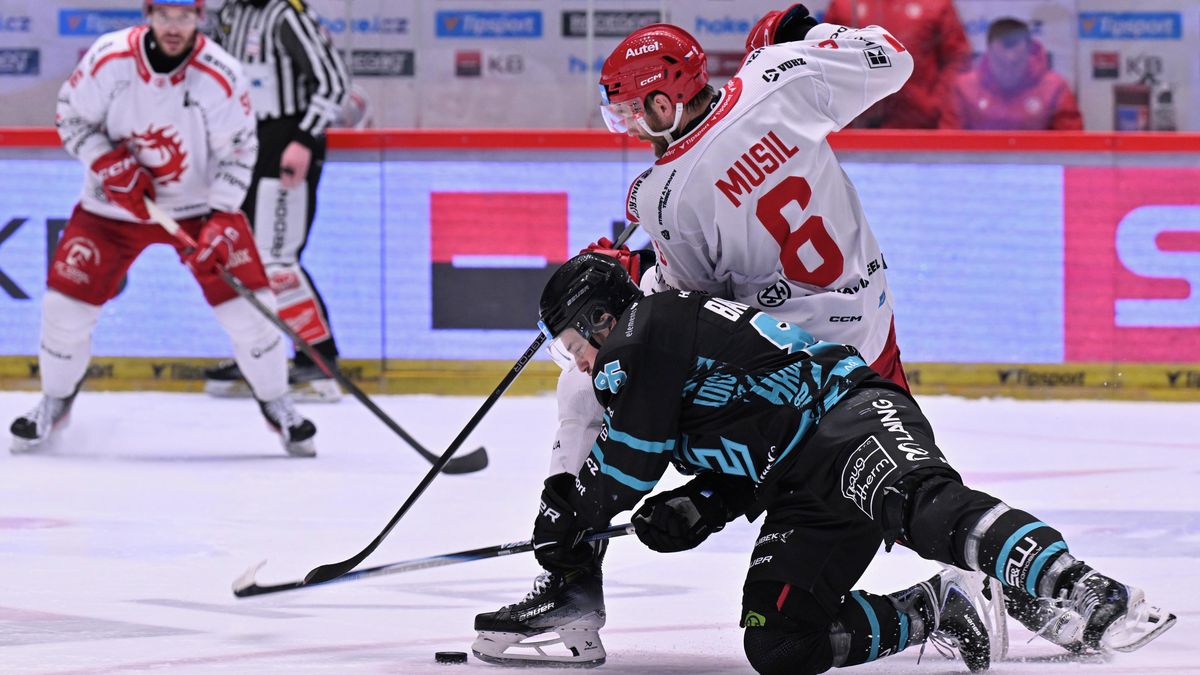 Musil posedmé, Žabka poprvé. Chceme, aby to bouchlo hned v prvním střídání, říká trenér Třince