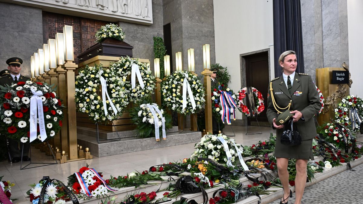 Elegantní obr, jednička besed a milující dědeček. Loučení s Bugárem provázely slzy i úsměvy