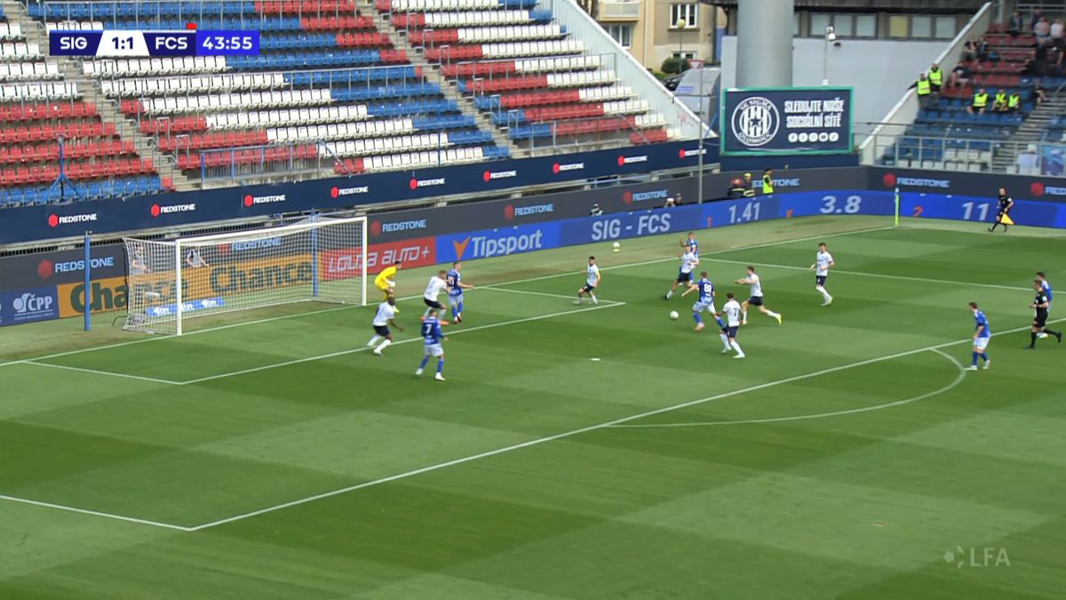 Komise řešila sporné situace. Posvítila si na červenou kartu pro slávistu Mbodjiho a podivné dění v Olomouci