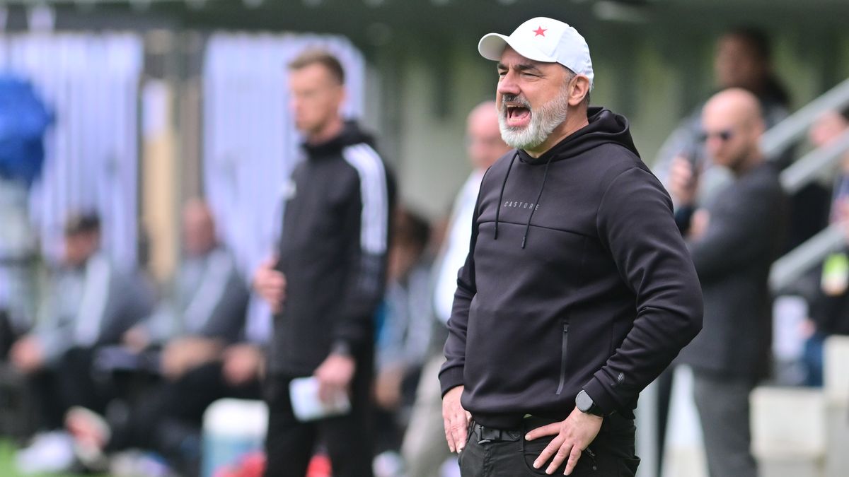 Kouč Slavie volá po návratu do módu. Sadílek skončil v nemocnici