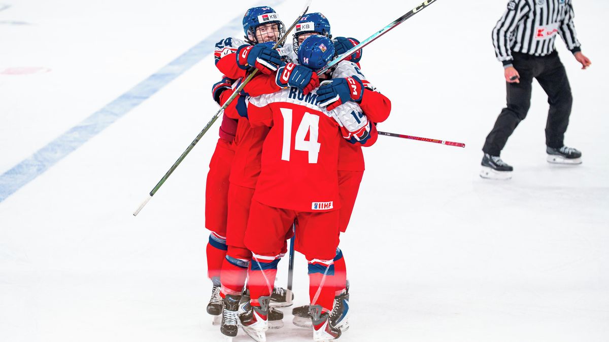 HOKEJ ONLINE: Rána pro českou osmnáctku, outsider rychle vrací úder