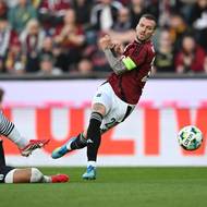 Lukáš Haraslín vypálil na karvinskou branku.