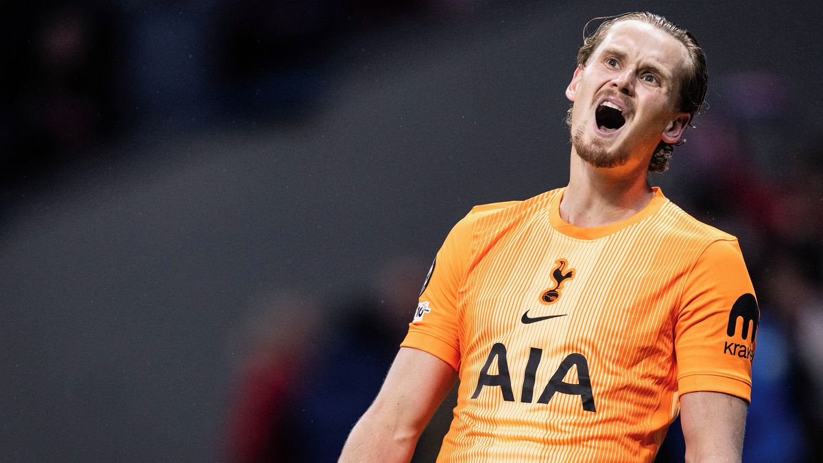 Měsíc po hororu v Madridu jde Kinský do branky. Tým mu věří, tvrdí nový kouč Tottenhamu