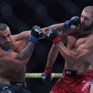 Jiří Procházka (vpravo) v souboji s Carlosem Ulbergem, který jej ukončil v prvním kole.