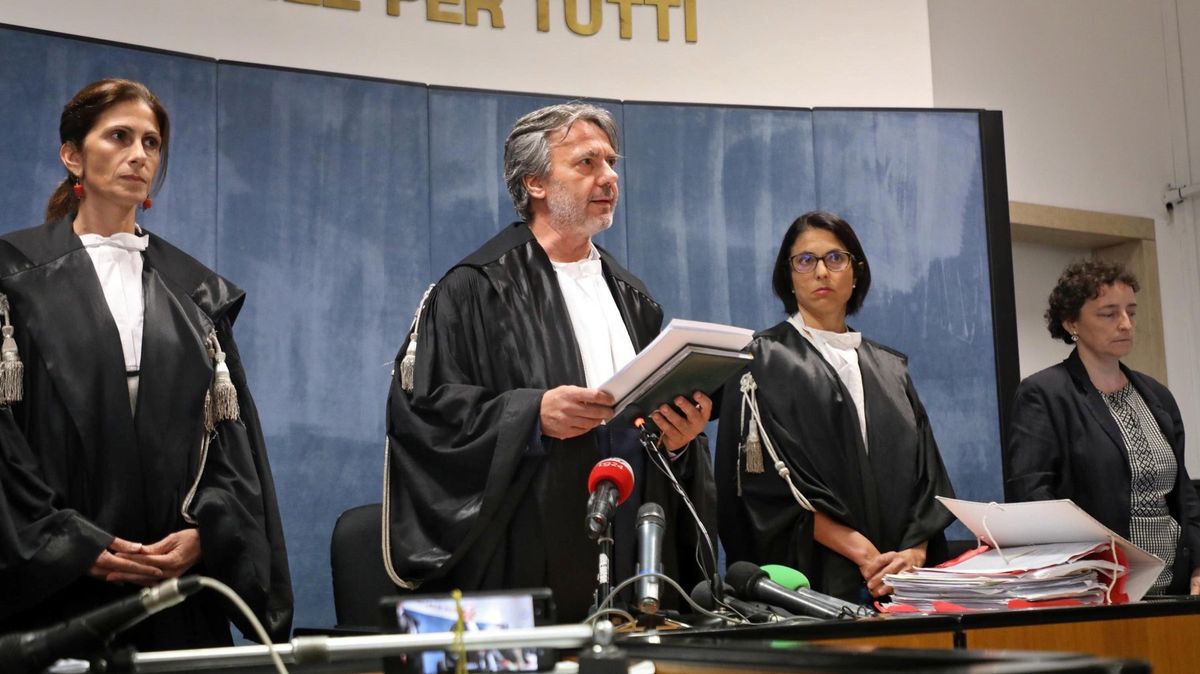 Spadla klec. Balíčků luxusního eskortu měli využívat i fotbalisté ze Serie A