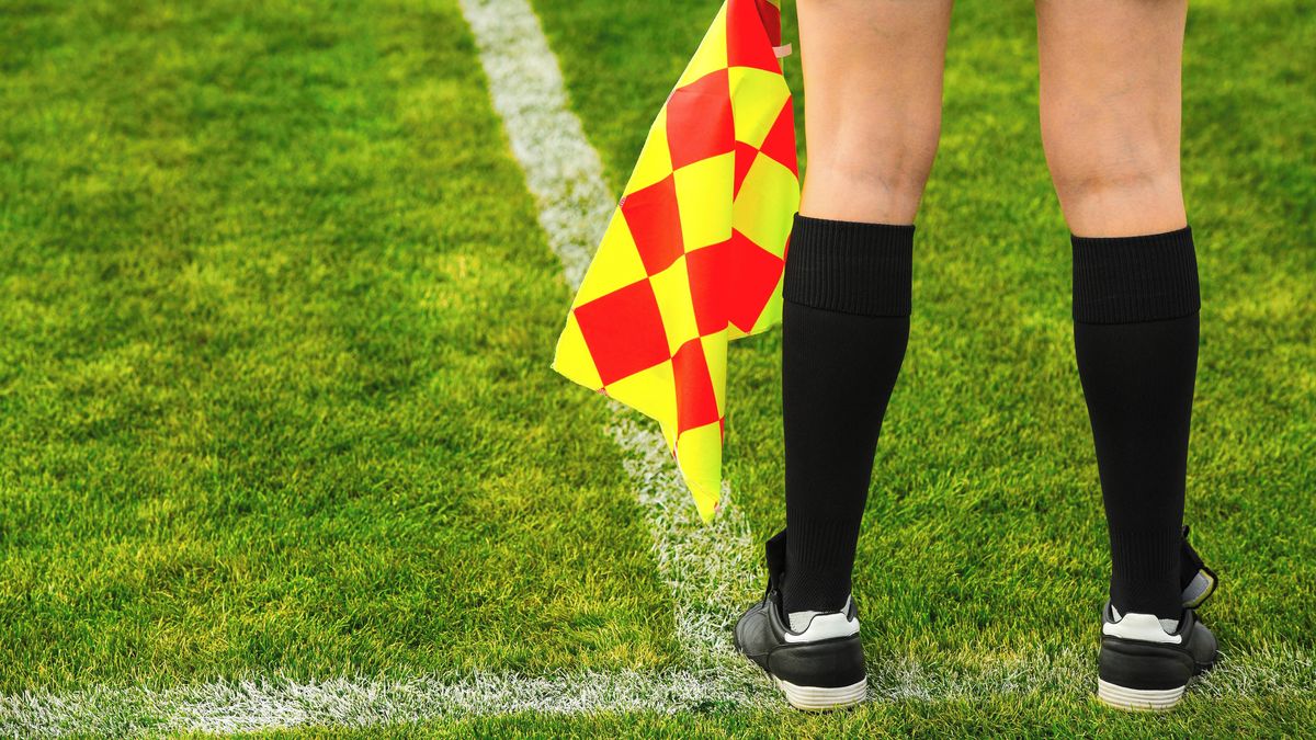 Ostudná dohra fotbalového svátku na Valašsku. Fanynka napadla rozhodčího, který skončil v bezvědomí