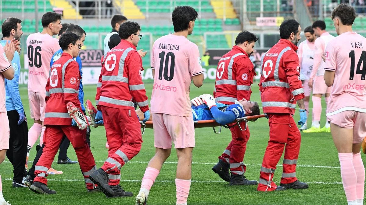 Ošklivé zranění. Brankář Klinsmann si v druhé italské lize zlomil krční obratel