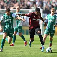 Sparťan John Mercado v duelu s Bohemians