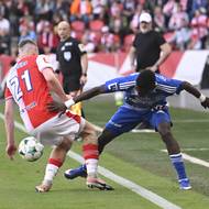 Souboj slávisty Davida Douděry s Ahmadem Ghali, z Olomouce