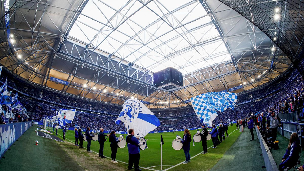 Hrůzostrašný nález. Na fotbalovém stadionu našla uklízečka mrtvé tělo