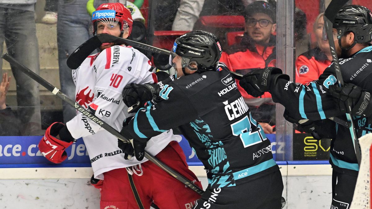 Zranění Tomka? Má rozseklé prsty, ale chce hrát, prozradil kapitán. Problém i pro oporu Třince