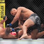 Carlos Ulberg nachytal Jiřího Procházku v postoji, kde mu uštědřil K. O.