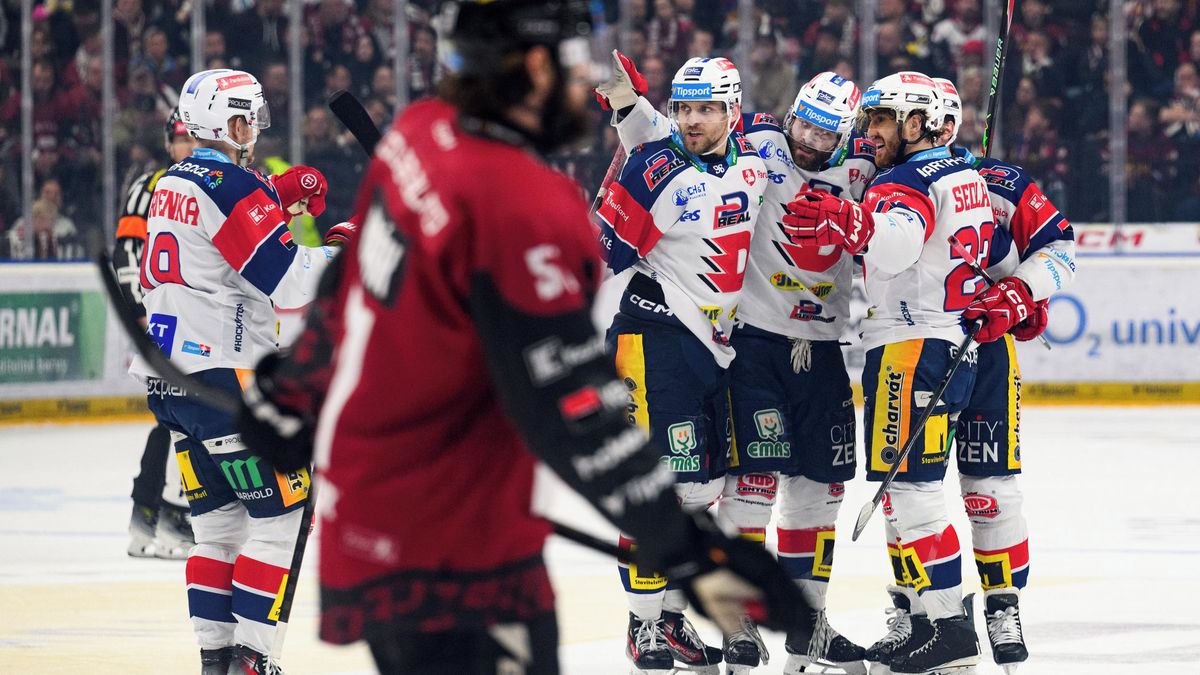 HOKEJ ONLINE: Videomomenty. Dynamo drží těsný náskok, v O2 areně panuje bouřlivá atmosféra