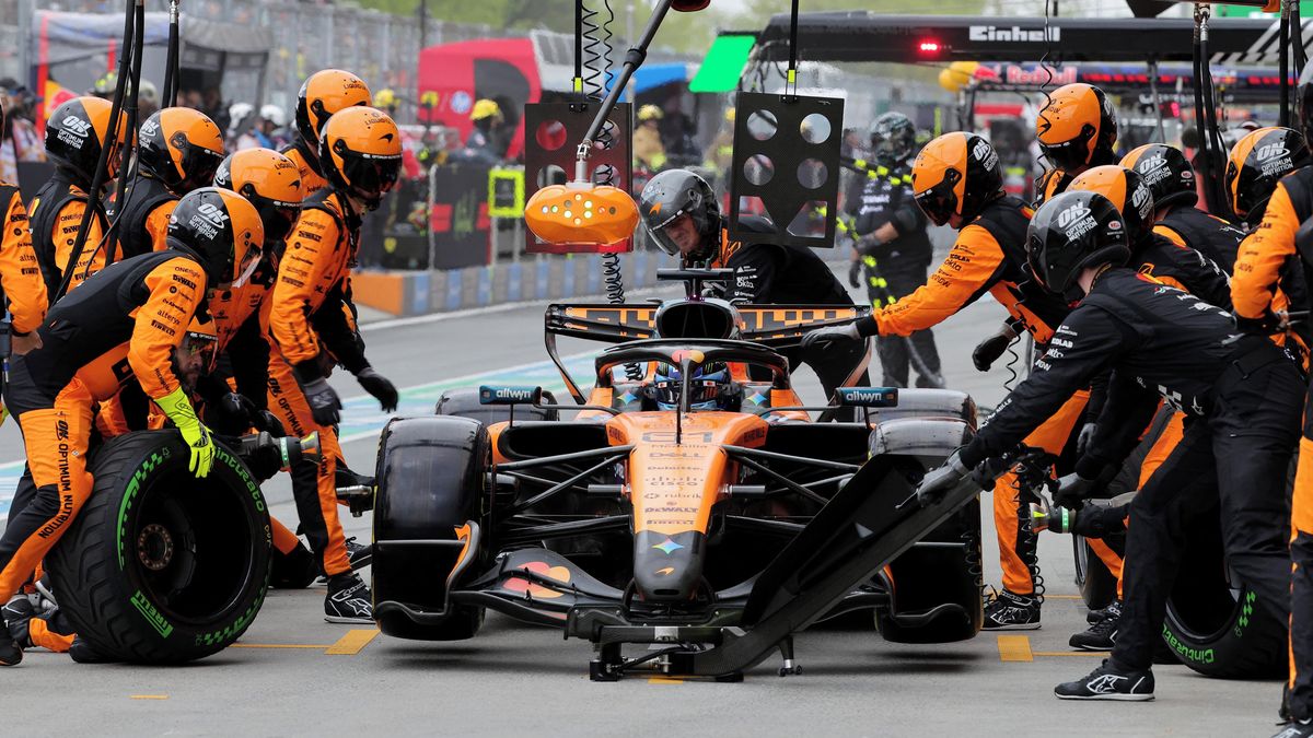 McLaren si zavařil chybnou strategií. Mohli jsme být za hrdiny, ale vypadáme jako hlupáci, přiznal Piastri