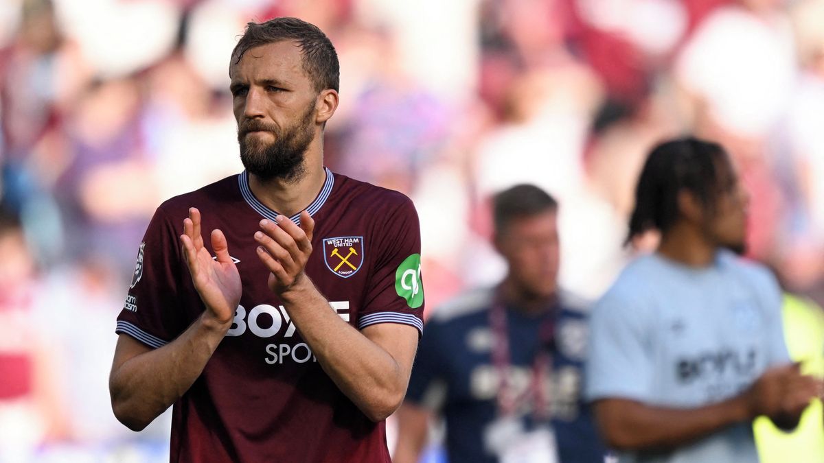 Smutný Součkův den. West Ham vyhrál, ale sestupuje. Ze záchrany se raduje Kinský