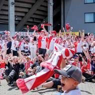 Fanoušci Slavie slavili titul před stadionem už během zápasu.