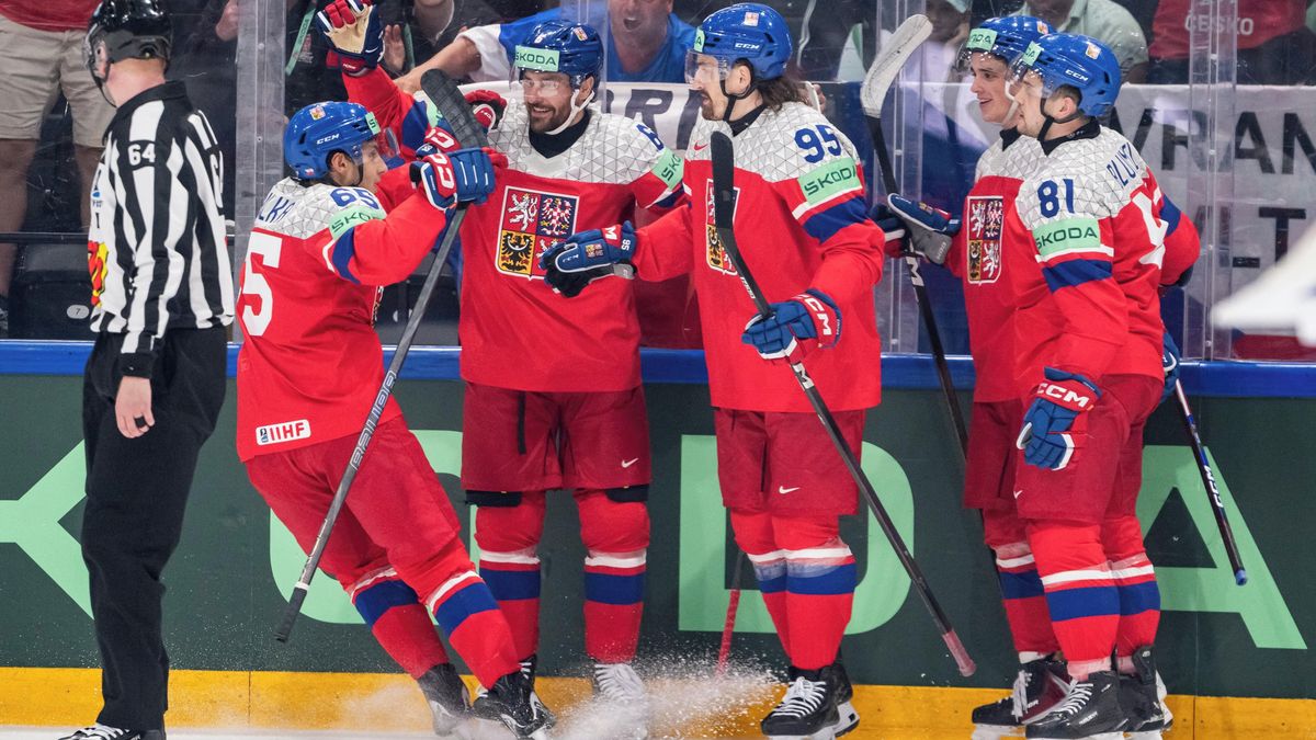 HOKEJ ONLINE: Gól! Češi udeřili v derby. Slovenská opora se vrací do hry