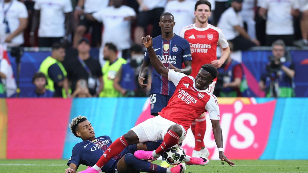 FOTBAL ONLINE: PSG má velkou šanci vyrovnat. Sudí nařídil penaltu