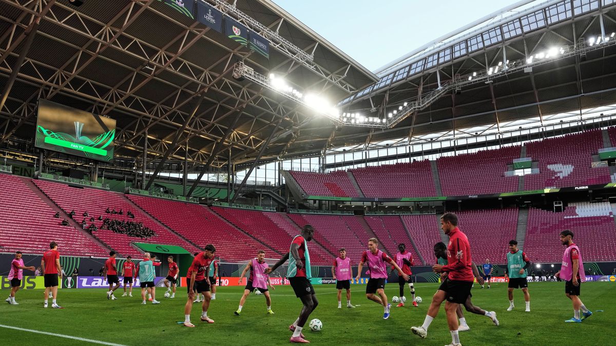 Finalisté z Anglie a Španělska. Za českými hranicemi vyvrcholí Konferenční liga