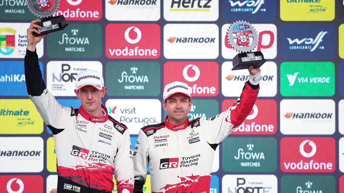 Japonskou rallye vede i po druhé etapě Evans, za něj se posunul obhájce Ogier