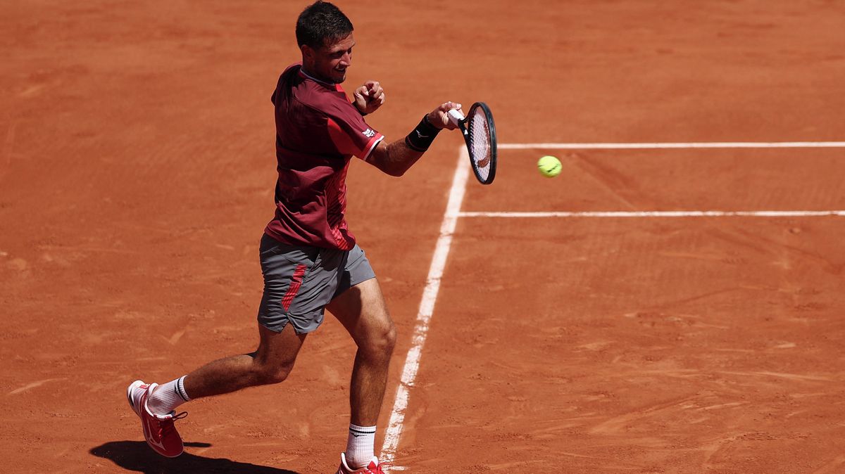TENIS ONLINE: Na rozpálené pařížské antuce bojuje Kopřiva s domácím bouřlivákem. V rozhodujícím setu Francouzovi uniká