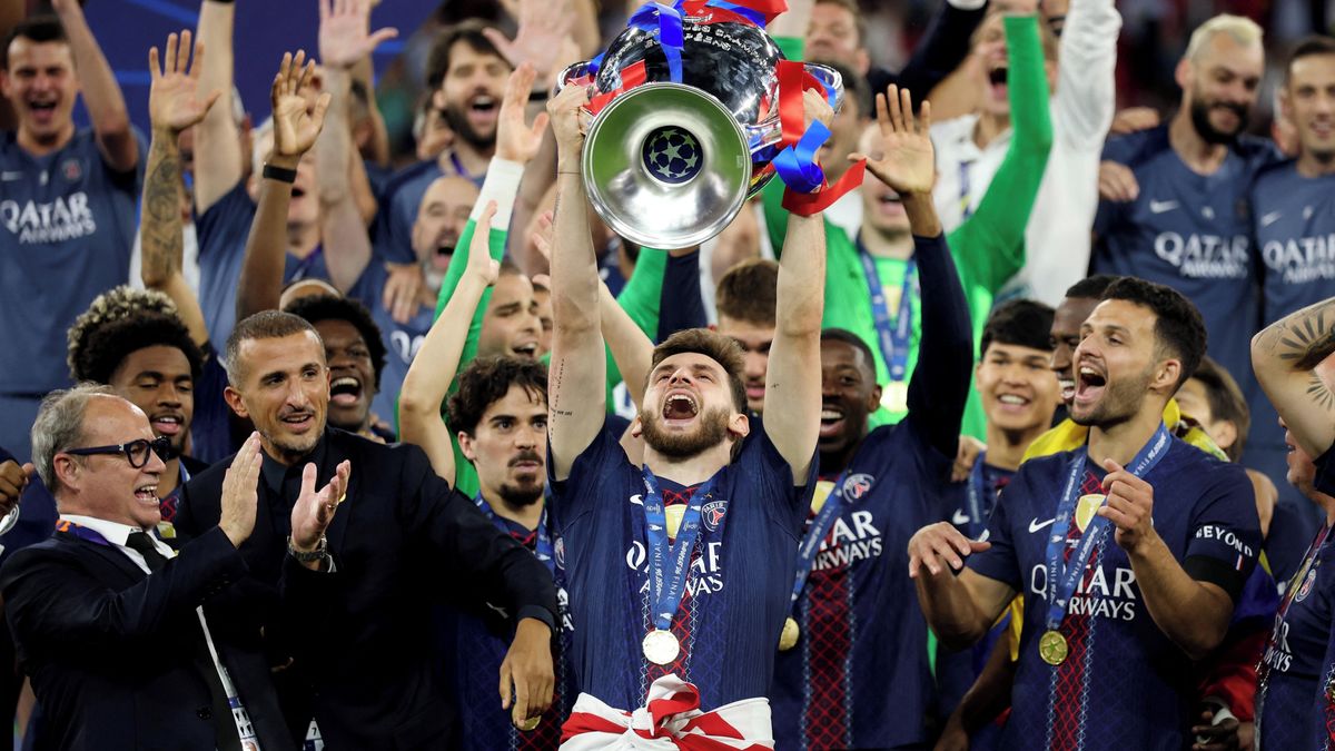 Kvaracchelija z vítězného PSG by vyhlášen nejlepším fotbalistou Ligy mistrů