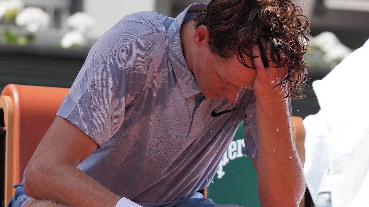 Sinner je po kolapsu na Roland Garros v nemocnici v Miláně