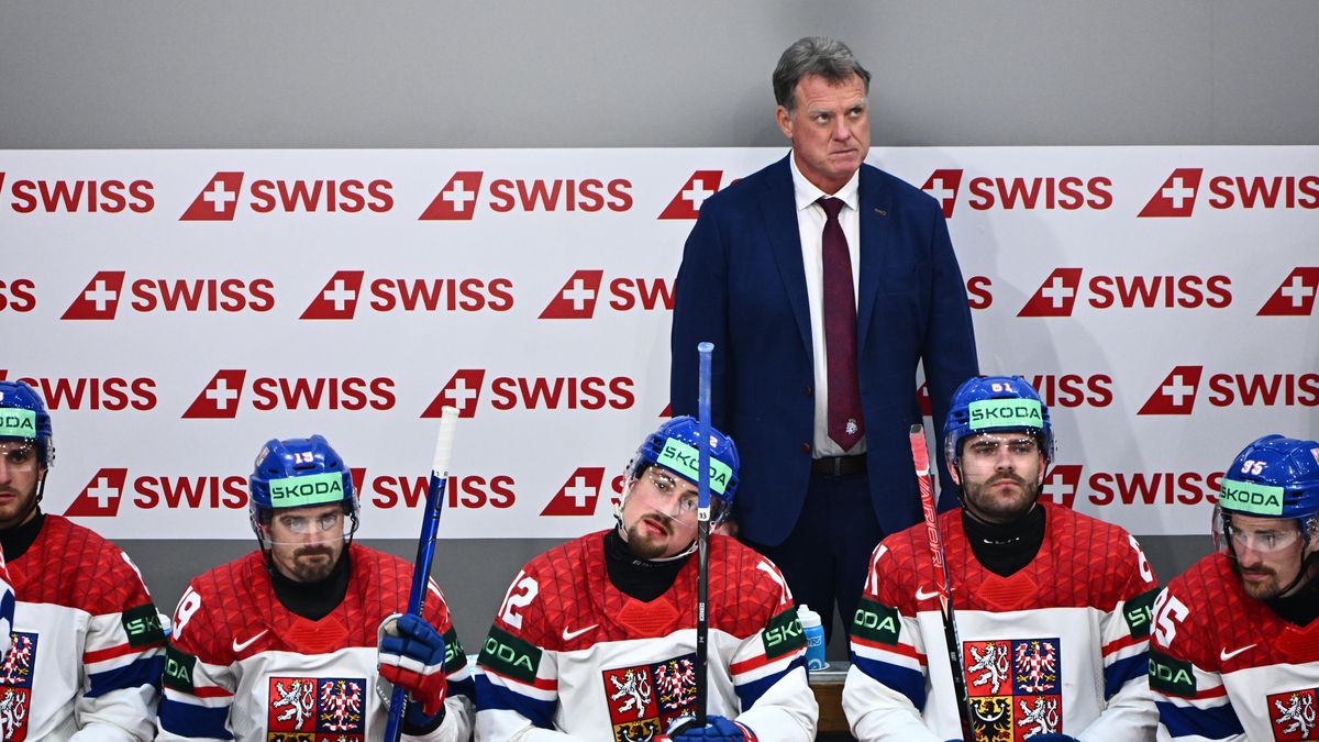 Ščotka s Kovařčíkem budou proti Slovensku na tribuně, Moták a Gross se promění v pomocníky na telefonu