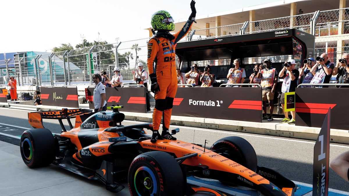 Piloti McLarenu se ve sprintu v Miami pokusí přerušit vítěznou šňůru Mercedesu