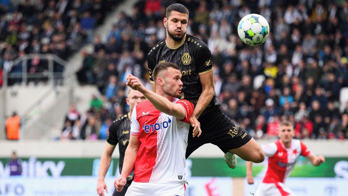 Slavia poprvé od ostudného derby před fanoušky z Tribuny Sever. Hradec reaguje tvrdšími kontrolami