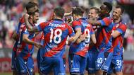 FOTBAL ONLINE: Slavia prohrává s Hradcem, Plzeň vede už o dva góly