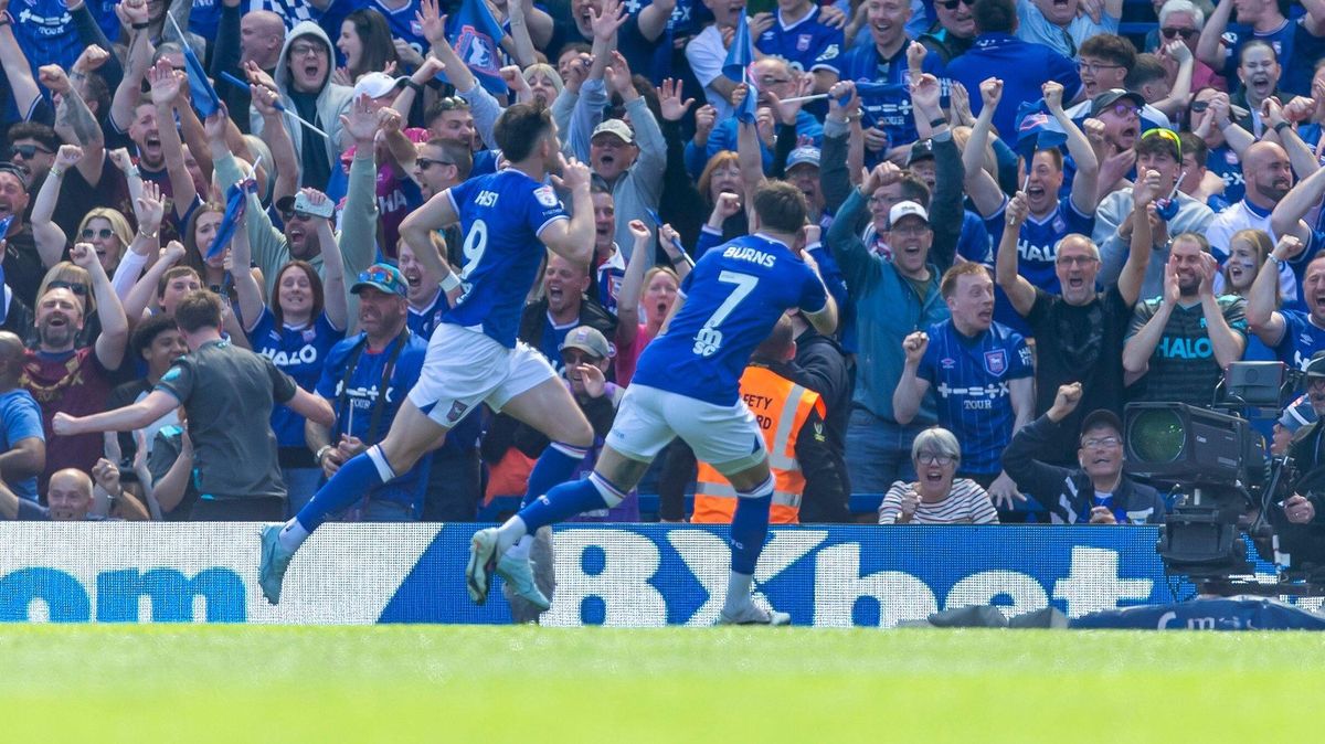 Fotbalisté Ipswiche se po roce vrací do Premier League