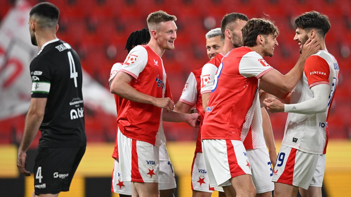 Dvougólový střelec Chaloupek řídil jasnou výhru Slavie nad Jabloncem. Sešívaní mají další titul