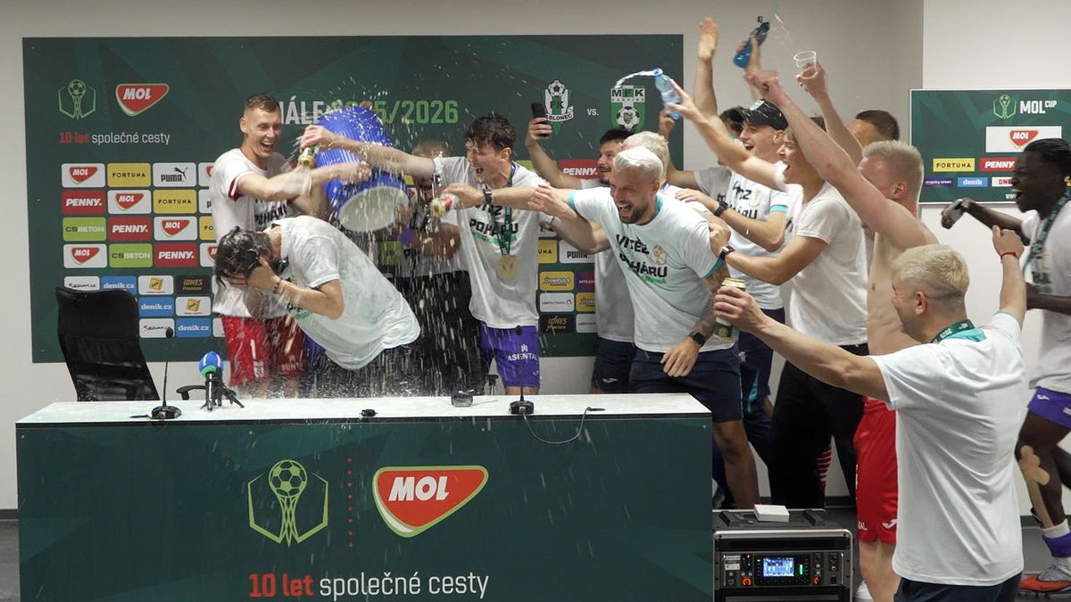 Jarolím to schytal pivem a pak chválil: Umí za to vzít. Teď jsou z nich legendy